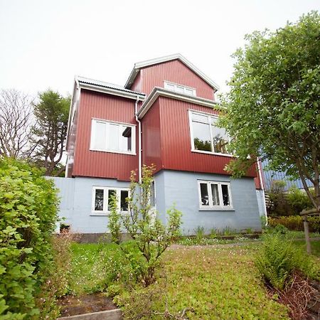 3 Storey, 5 Bedroom, 3 Bathroom House In The Center Of Tórshavn Eksteriør billede