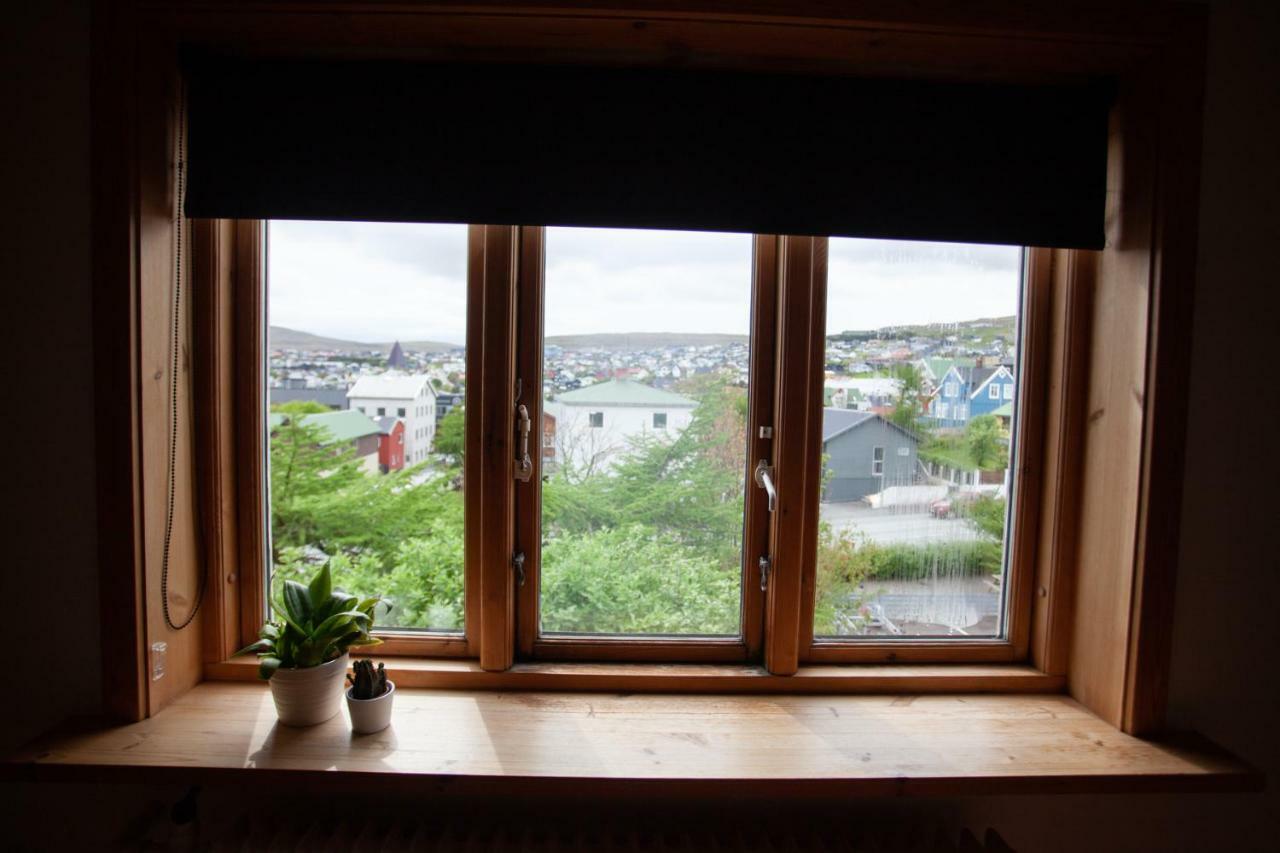 3 Storey, 5 Bedroom, 3 Bathroom House In The Center Of Tórshavn Eksteriør billede