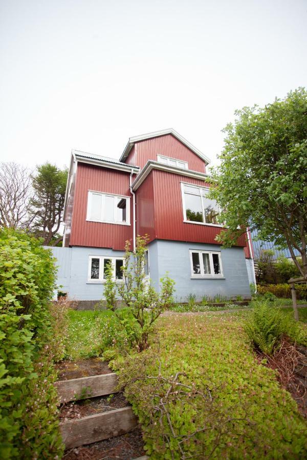3 Storey, 5 Bedroom, 3 Bathroom House In The Center Of Tórshavn Eksteriør billede