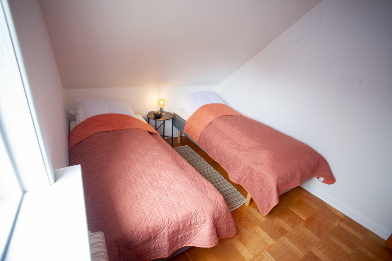 3 Storey, 5 Bedroom, 3 Bathroom House In The Center Of Tórshavn Eksteriør billede